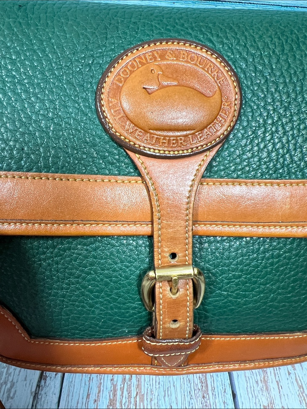 🦆 DOONEY & BOURKE AWL R94 SMALL SURREY TAN & FIR GREEN PEBBLED LEATHER CROSSBODY - Picture 3 of 14